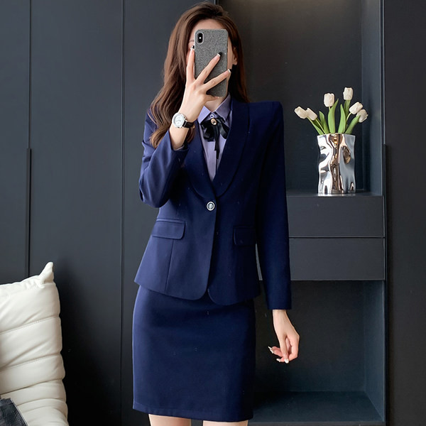 Elegantiškas moteriškas kostiumas – švarkas, kelnės ir sijonas