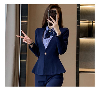 Costum de damă cu decolteu în V