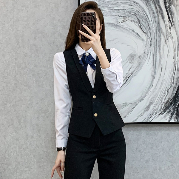 Elegantno odijelo - sa prslukom