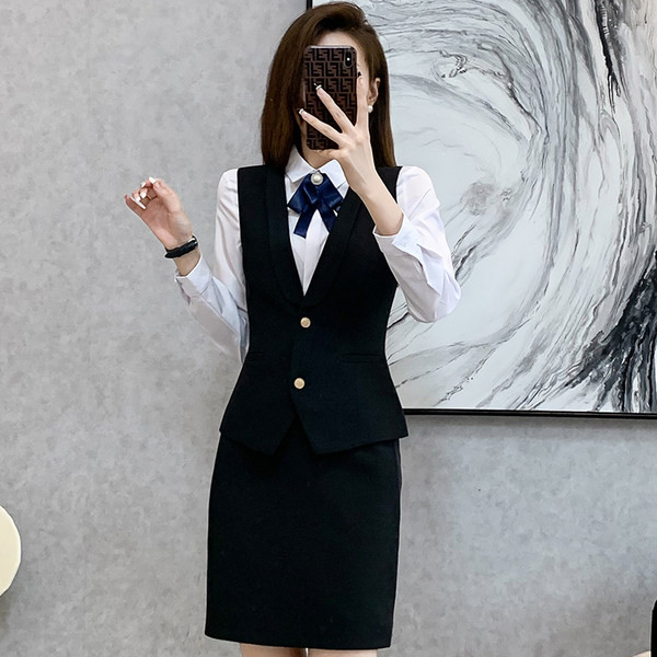 Elegantno odijelo - sa prslukom