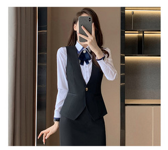 Elegantno žensko odijelo u više boja