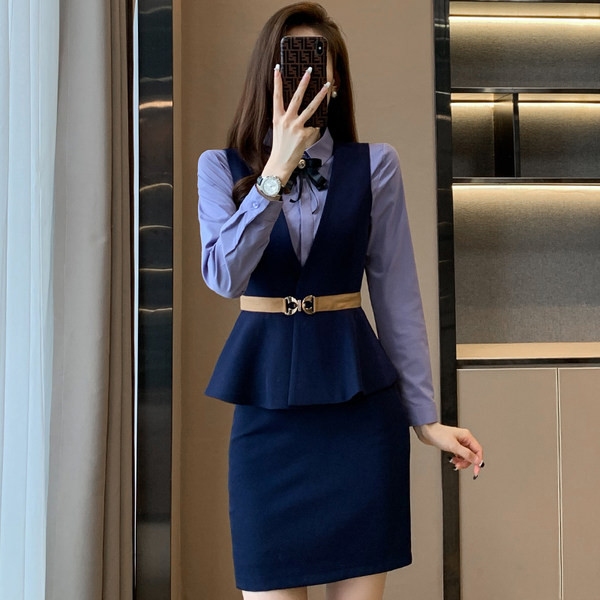 Costum de dama in trei culori