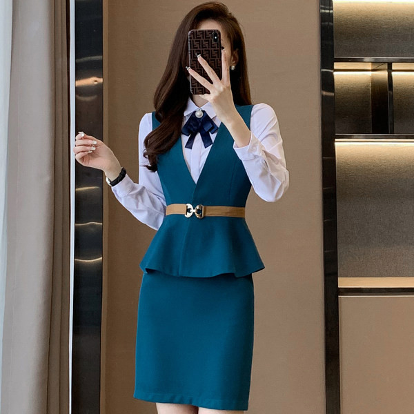 Costum de dama in trei culori