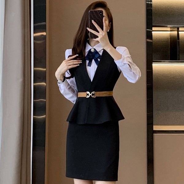 Costum de dama in trei culori