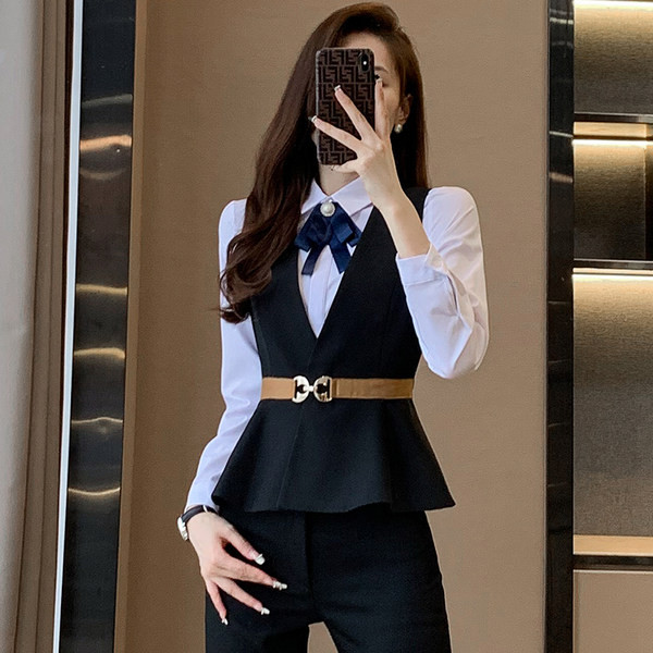 Costum de dama in trei culori