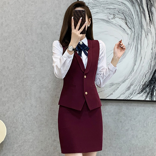 Costum de dama elegant in trei culori