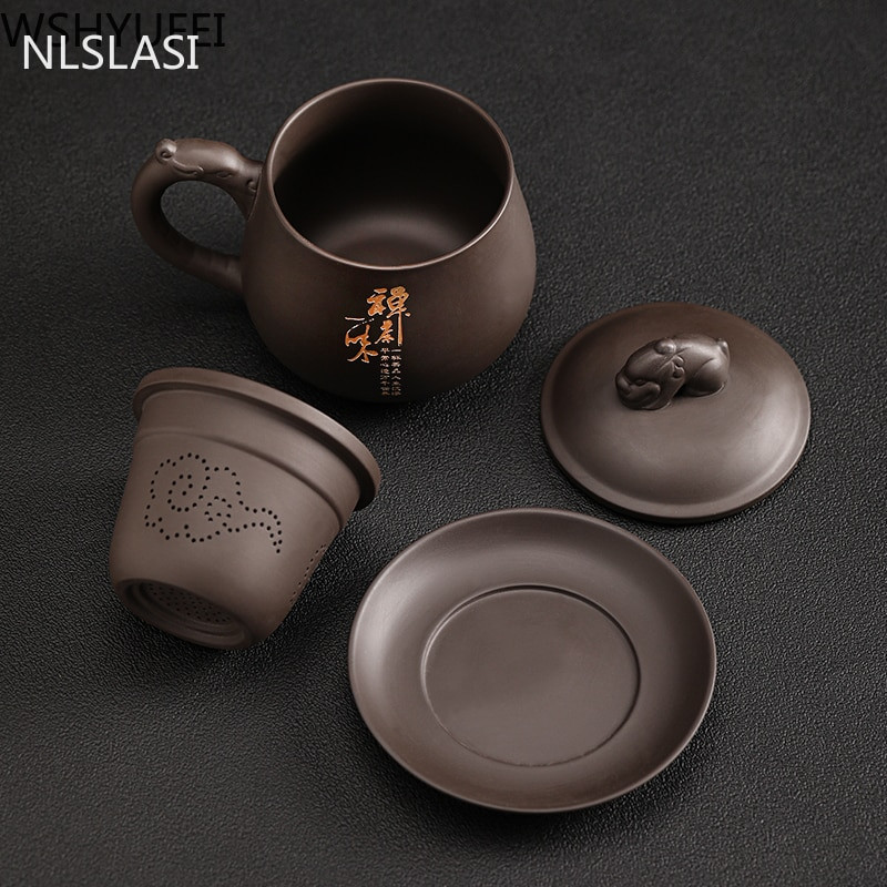 Yixing Ръчно изработена лилава глинена чаша за чай с филтър Отделяне на чай Офис лична чаша за вода Пътуващ комплект за чай Домакински съдове за напитки 350 ml