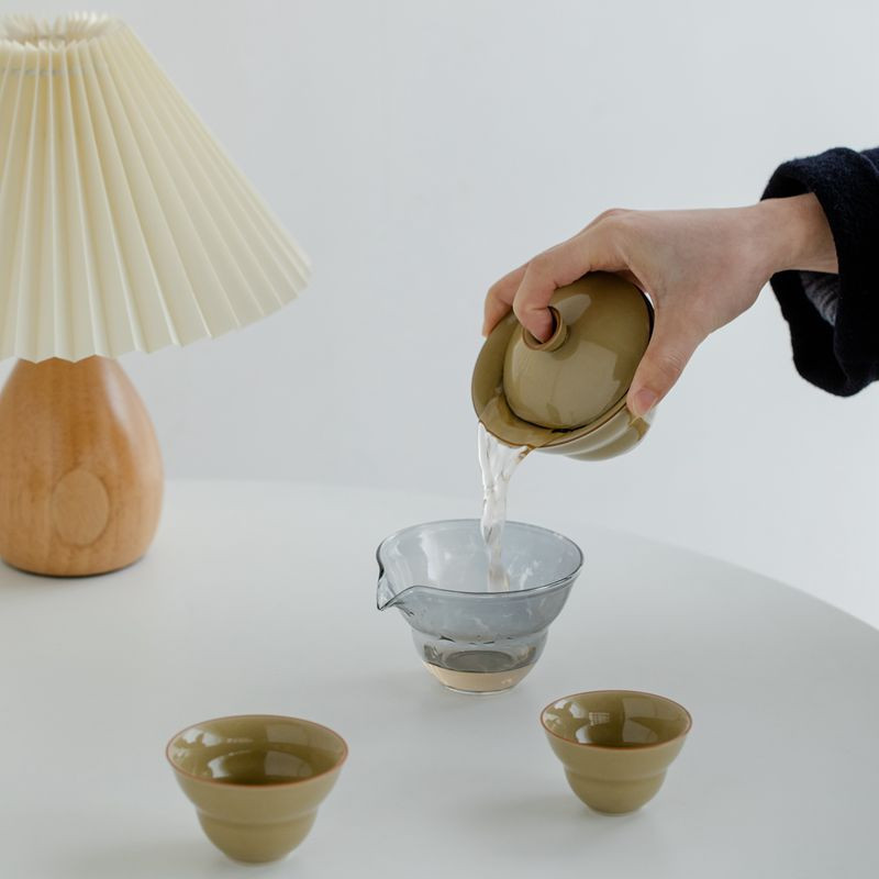 Jingdezhen Ding Ware žltá priehľadná taška cestovná čajová súprava Quick Cup keramická ručne vyrobená retro kung-fu čajová súprava jedna kanvica dve šálky
