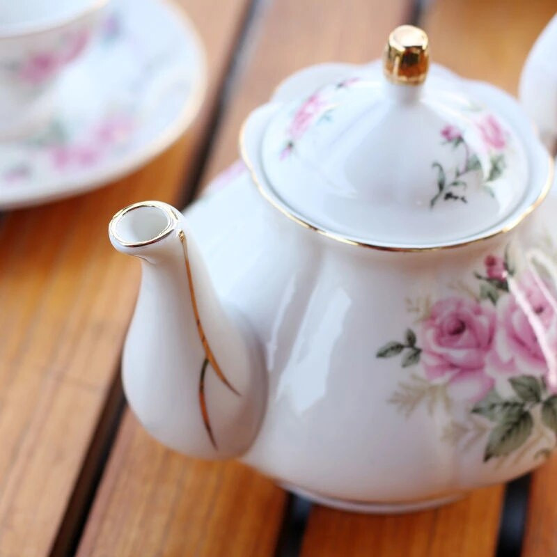 Noble Bone China Teapot 500ML Pink Camellia Set Posuda za kavu Domaći visokokvalitetni porculanski vrč za kuhanje vode Party Cafe Posuđe za čaj Posuda za čaj