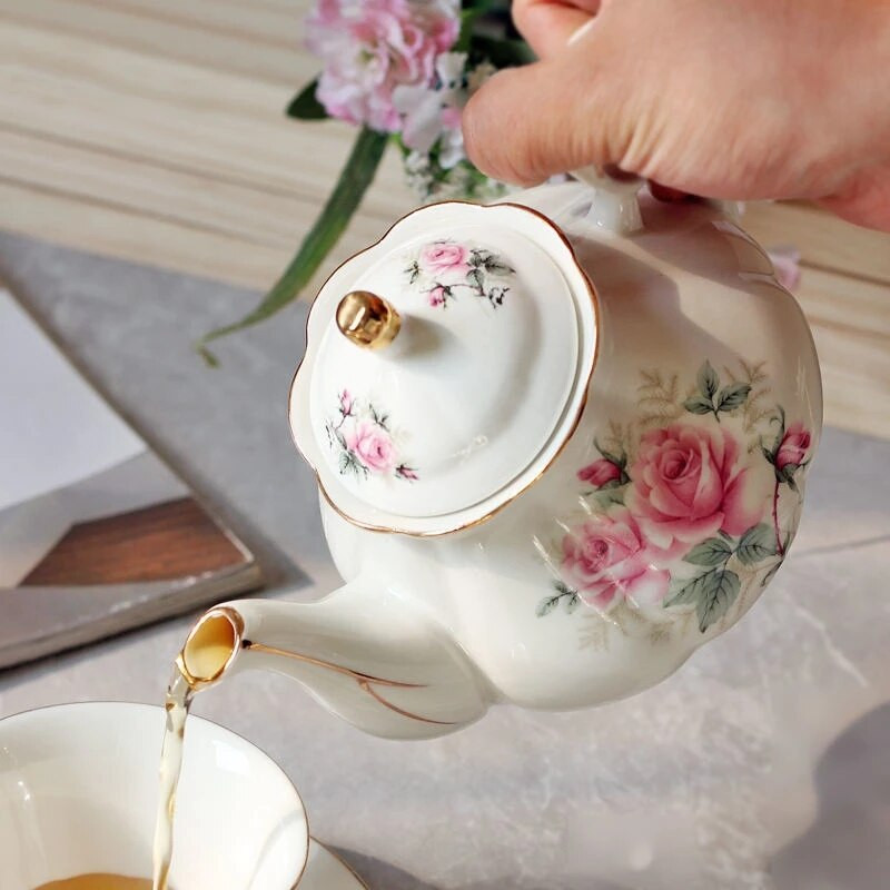 Noble Bone China Teapot 500ML Pink Camellia Set Posuda za kavu Domaći visokokvalitetni porculanski vrč za kuhanje vode Party Cafe Posuđe za čaj Posuda za čaj