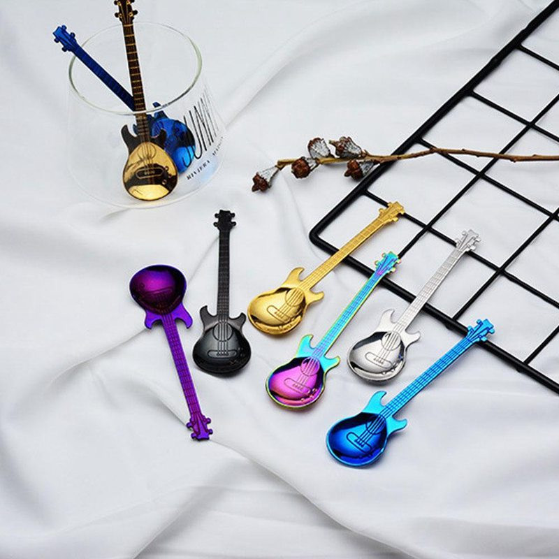Gitarové kávové lyžičky, 7 ks farebných hudobných kávových lyžičiek z nehrdzavejúcej ocele, čajových lyžičiek, miešacích lyžičiek a lyžičiek na cukor.