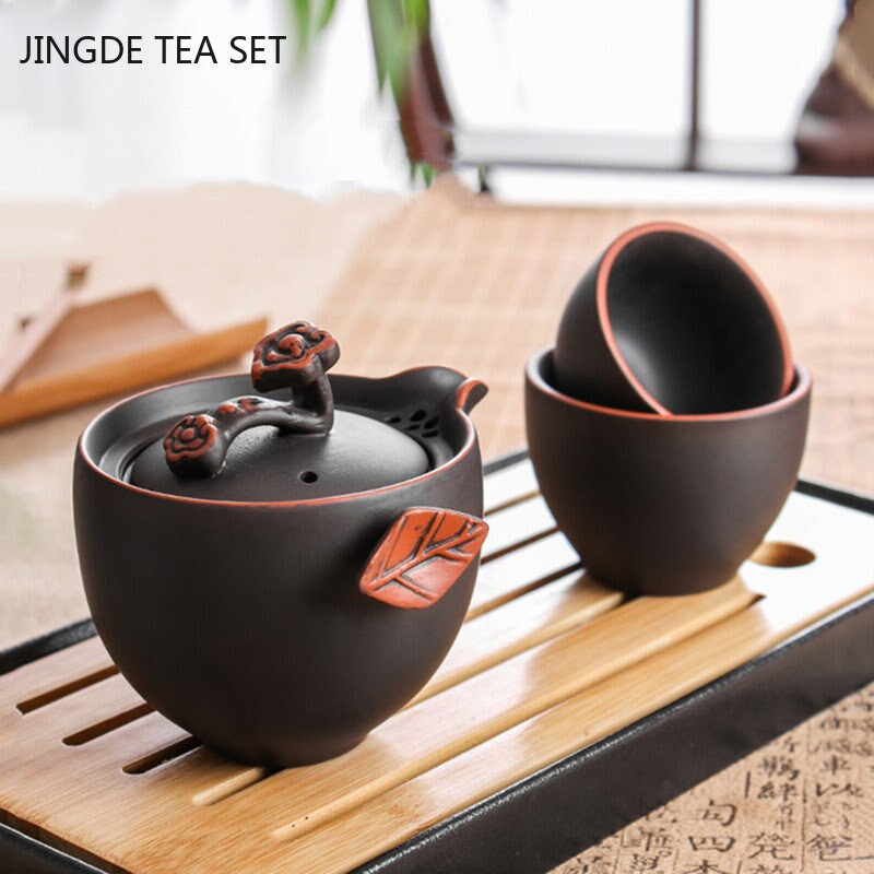 Yixing Purple Smėlio arbatos rinkinys Juoda/raudona Zisha Japoniškos arbatos puodelių rinkinys Nešiojamas kelioninis arbatos puodelis 1 puodas 2 puodeliai Gaiwan arbatinukas