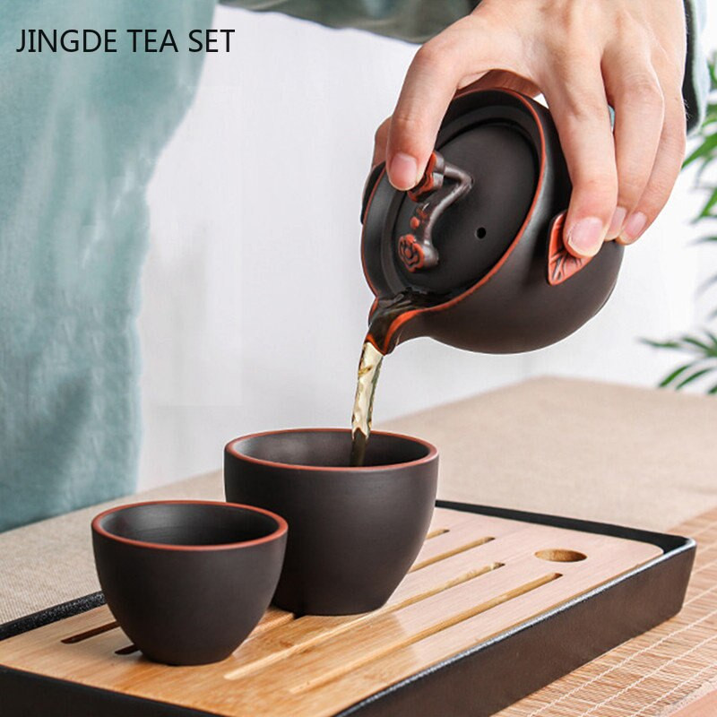 Yixing Purple Smėlio arbatos rinkinys Juoda/raudona Zisha Japoniškos arbatos puodelių rinkinys Nešiojamas kelioninis arbatos puodelis 1 puodas 2 puodeliai Gaiwan arbatinukas