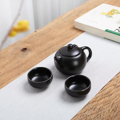 Kreatívna cestovná čajová súprava Kung Fu obsahuje 1 kanvicu a 2 šálky, čajový riad Shu Puer, samovar, keramický hrnček, kanvicu na čaj Yixing, šálku čaju