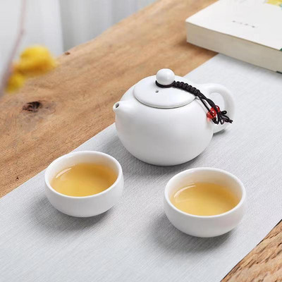 Kreatívna cestovná čajová súprava Kung Fu obsahuje 1 kanvicu a 2 šálky, čajový riad Shu Puer, samovar, keramický hrnček, kanvicu na čaj Yixing, šálku čaju