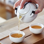 Kínai Kung Fu teáskészlet teáskészlet egy edény és két csésze Kerámia kis teáskanna teáscsésze készlet Otthoni porcelán hordozható utazási könnyű vízforraló