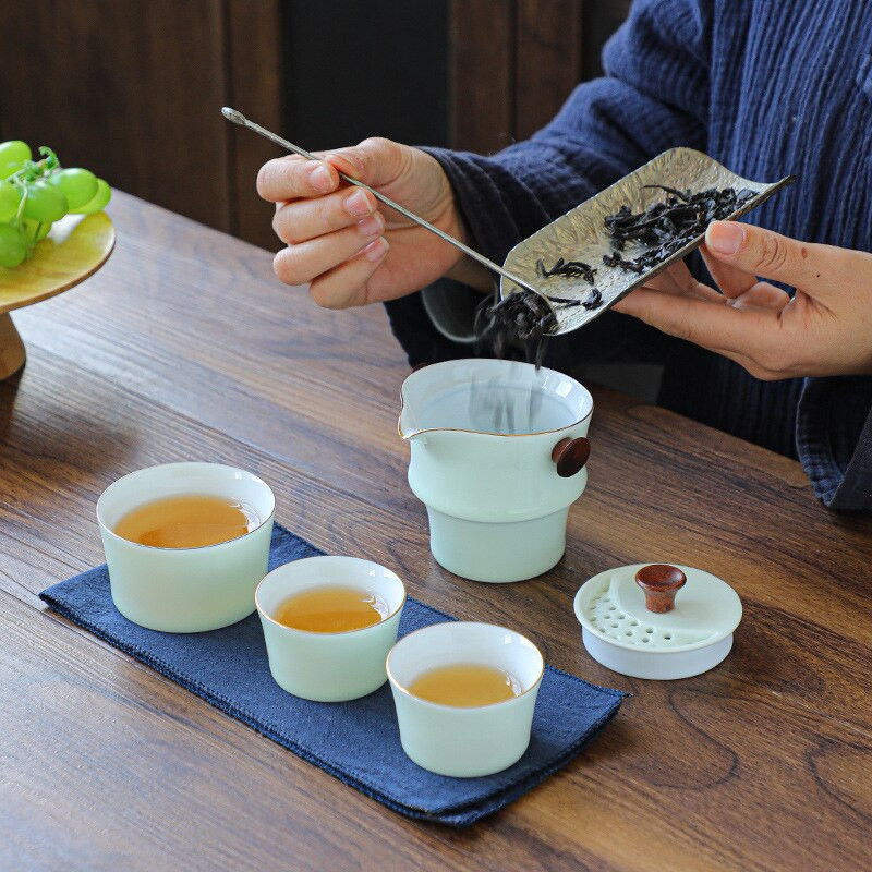 Edények kerámia teáskannák 3 teáscsészével Porcelán Gaiwan Kung Fu teaset Hordozható teáskészlet Utazási bambusz teáskészlet Italkészlet Ajándékok