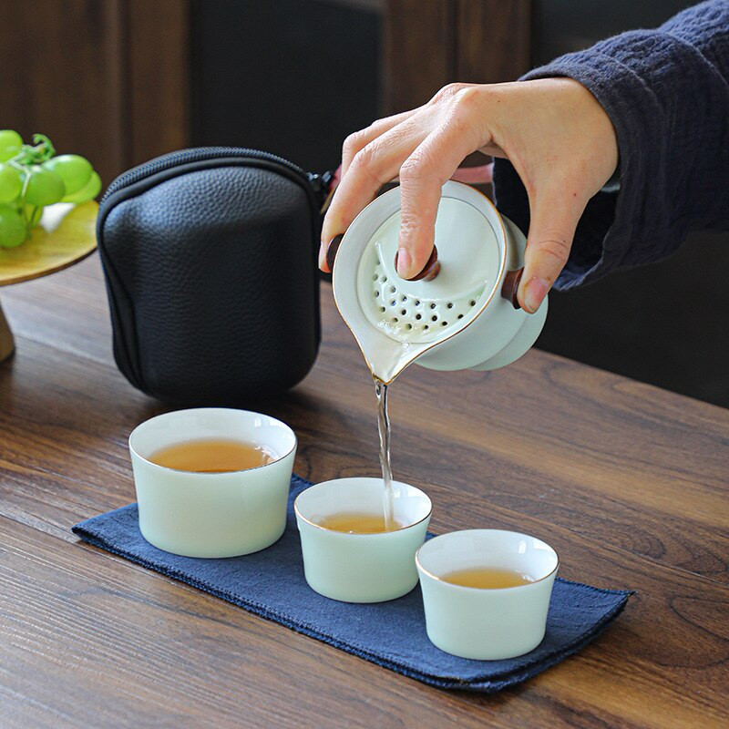 Edények kerámia teáskannák 3 teáscsészével Porcelán Gaiwan Kung Fu teaset Hordozható teáskészlet Utazási bambusz teáskészlet Italkészlet Ajándékok