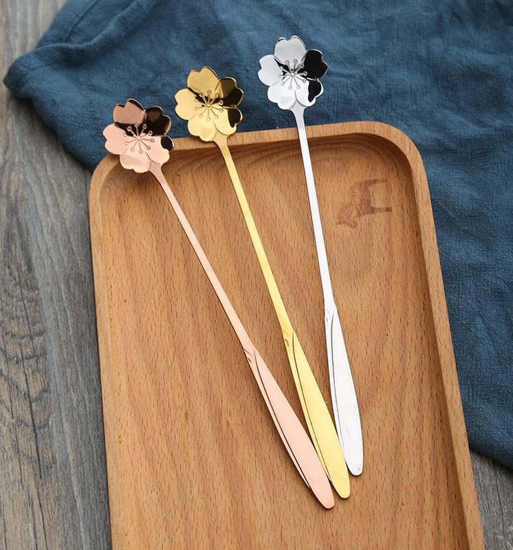 Kiváló minőségű rozsdamentes acél hosszú nyelű virág kávéskanál fagylalt desszert teáskanál konyhai kiegészítőkhöz