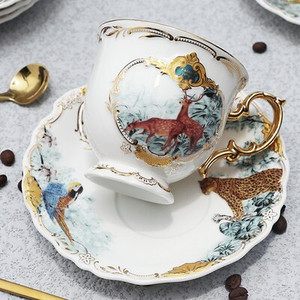 2021. aasta uus Euroopa stiilis portselanist tassikomplekt Jungle Animal Coffee Cup ja alustass Bird Monkey Style Gold Bone China teetass