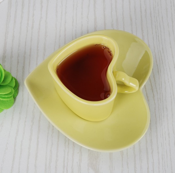 Love керамична двойка чаша чаша за кафе комплект чинийки във формата на сърце следобеден чай еспресо чаша за кафе чинийка комплект чаши за чай шафран