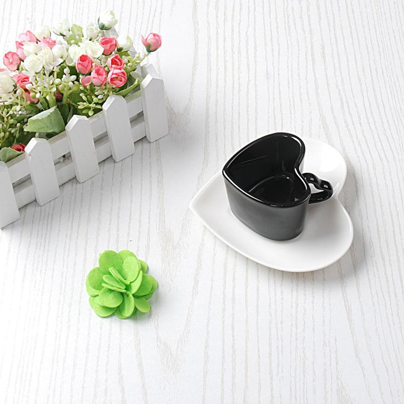 Love керамична двойка чаша чаша за кафе комплект чинийки във формата на сърце следобеден чай еспресо чаша за кафе чинийка комплект чаши за чай шафран