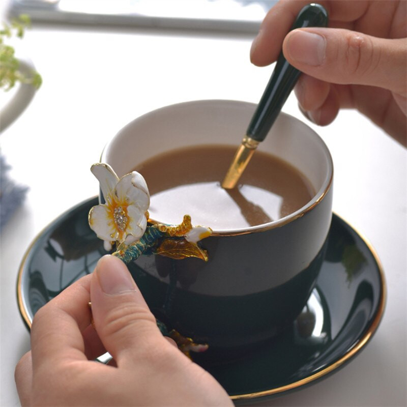 Керамика в европейски стил, ръчно изработена емайлирана 3D чаша за кафе с цветя и чинийка Комплект следобедна чаша за чай порцеланова чаша за мляко