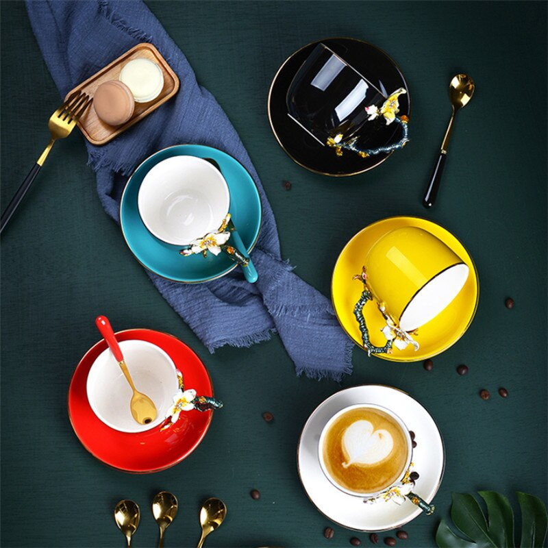 Керамика в европейски стил, ръчно изработена емайлирана 3D чаша за кафе с цветя и чинийка Комплект следобедна чаша за чай порцеланова чаша за мляко