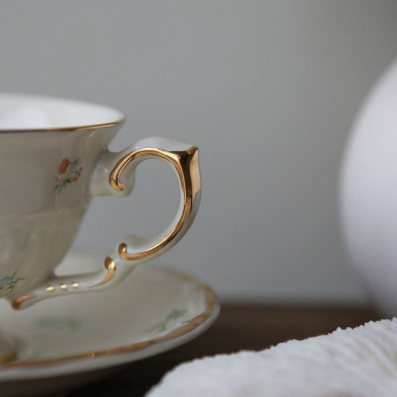 Ceașă de cafea coreeană, retro, crem, galben, pastoral, tracery floral, aur, ceramică, engleză, după-amiază, desert, ceașcă și farfurie cu flori