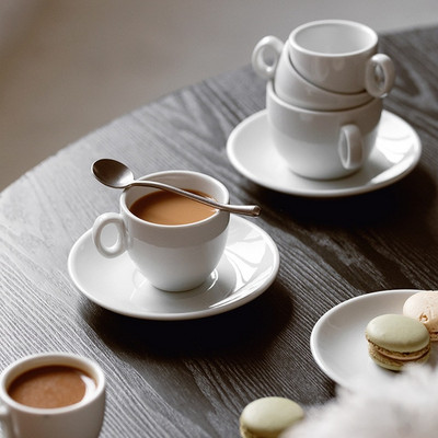 Európai kerámia kávéscsésze készlet Espresso csésze Latte cappuccino kávés bögre csészealjjal Otthoni irodai kávézó délutáni teáscsésze fehér
