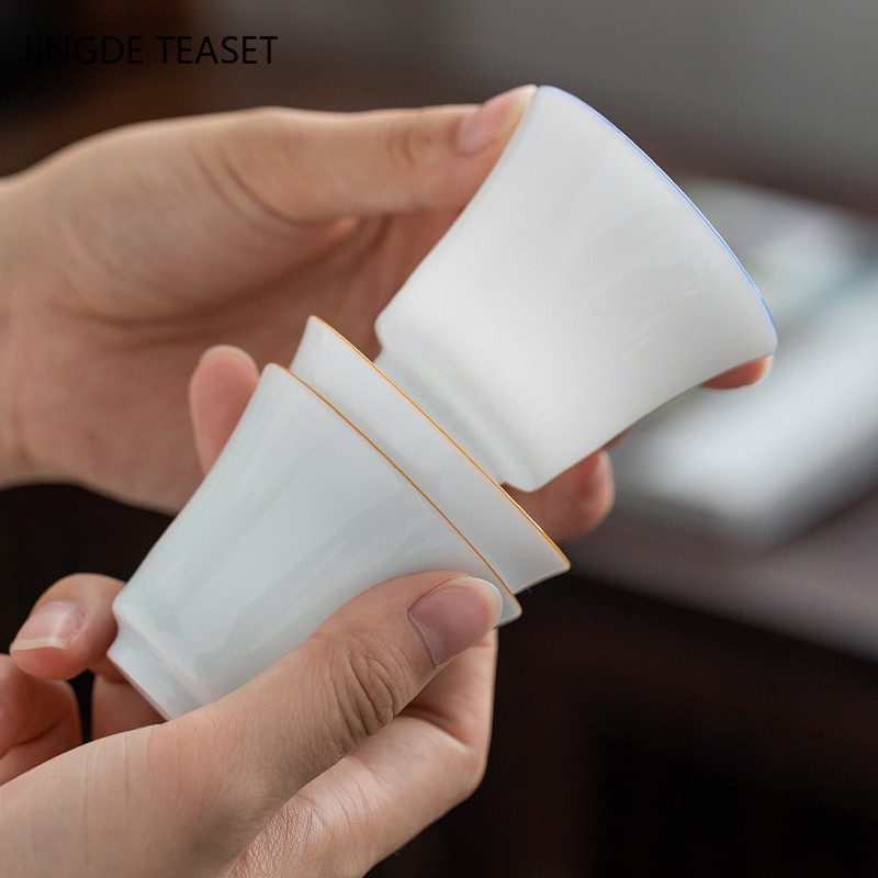 2 ks/sada Dehua Keramika Čajové šálky Domáca tenká pneumatika Čajová miska Čínsky biely porcelán Čajový riad Príslušenstvo Jednotlivé šálky Nádoby na nápoje
