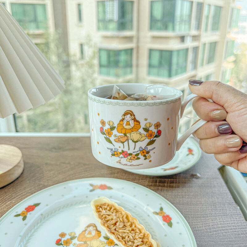 Ins Vintage dievčenská kvetinová šálka na čaj s podšálkou, prémiová porcelánová sada šálok na kávu, roztomilý hrnček na kávu a mlieko, dezertný tanier, stolové potreby