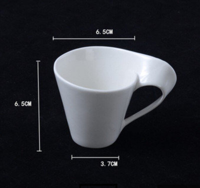 Keramička šalica za kavu s valovitim tanjurićem i setom žličica Europska mala luksuzna šalica za mlijeko za par Bijela porculanska uredska šalica za piće