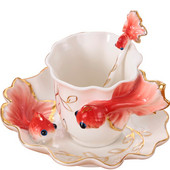Nová módna ručne vyrobená porcelánová smaltovaná kávová šálka so zlatými rybkami s podšálkou a lyžičkou, porcelánová šálka na čaj, darček na Valentína