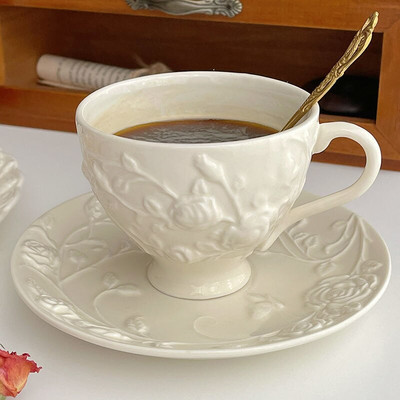 Sada šálok a podšálok na kávu s ružovým vzorom, francúzsky romantický luxusný retro keramický tanier s reliéfnou ružou, čistý porcelánový hrnček Tasas De Cafe