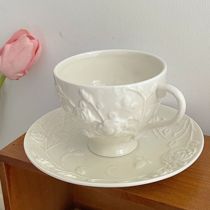Sada šálok a podšálok na kávu s ružovým vzorom, francúzsky romantický luxusný retro keramický tanier s reliéfnou ružou, čistý porcelánový hrnček Tasas De Cafe