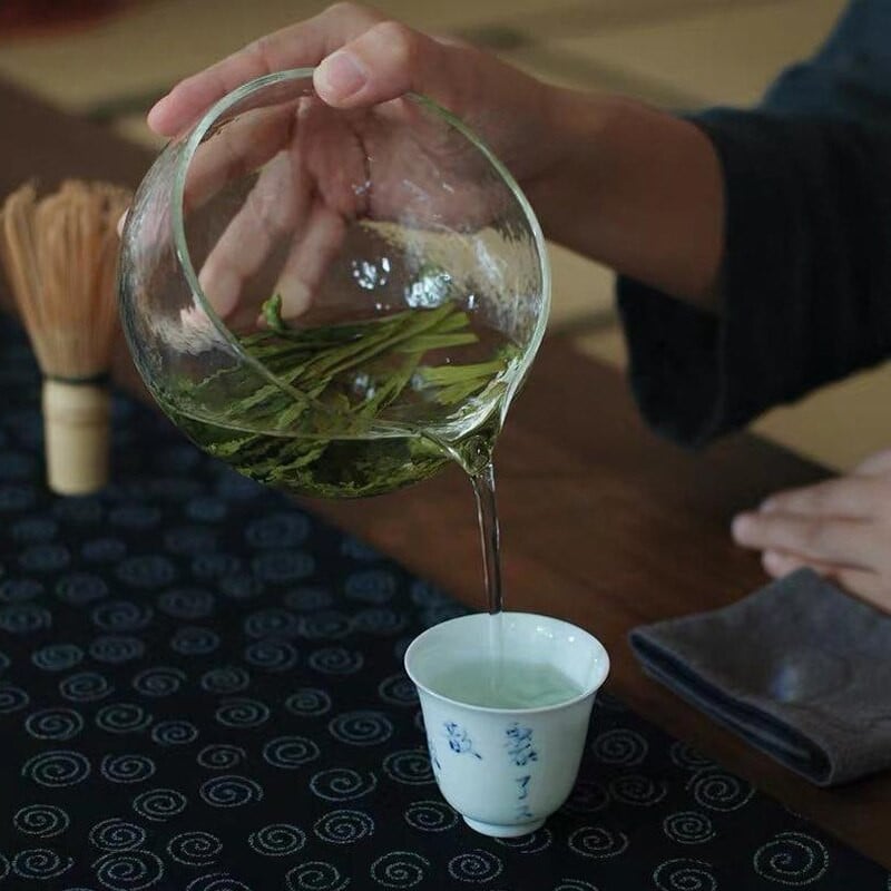 Sklenená miska na matchu s textúrovaným výlevným hrdlom - ručne vyrobený japonský štýl, ceremoniálny chawan zo zeleného čaju, 400 ml, 13,5 oz, veľký priehľadný pohár
