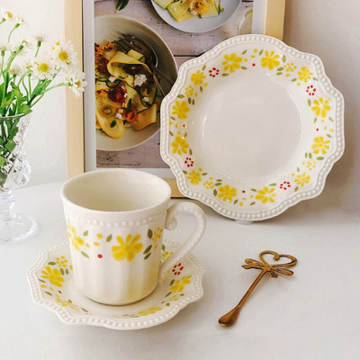 Ins French Fresh Little Flower Tea Cups and Saucers Porcelánové šálky na kávu Latte Cup Čajová súprava pre ženy Biely hrnček na kávu a tanier