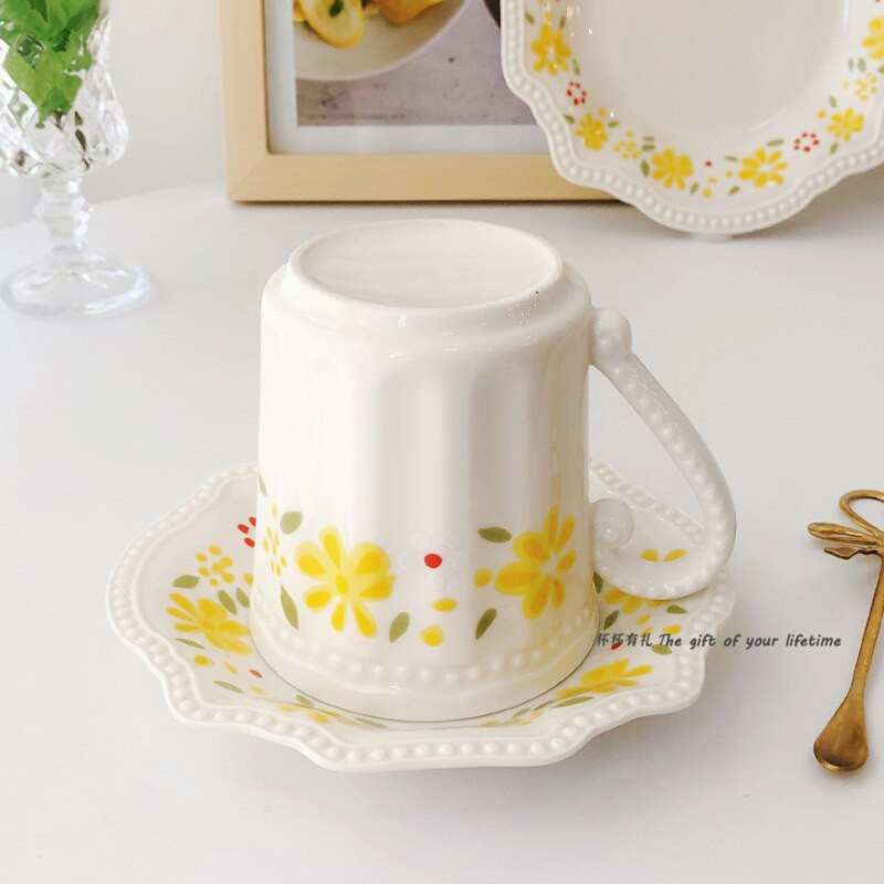 Ins French Fresh Little Flower Tea Cups and Saucers Porcelánové šálky na kávu Latte Cup Čajová súprava pre ženy Biely hrnček na kávu a tanier