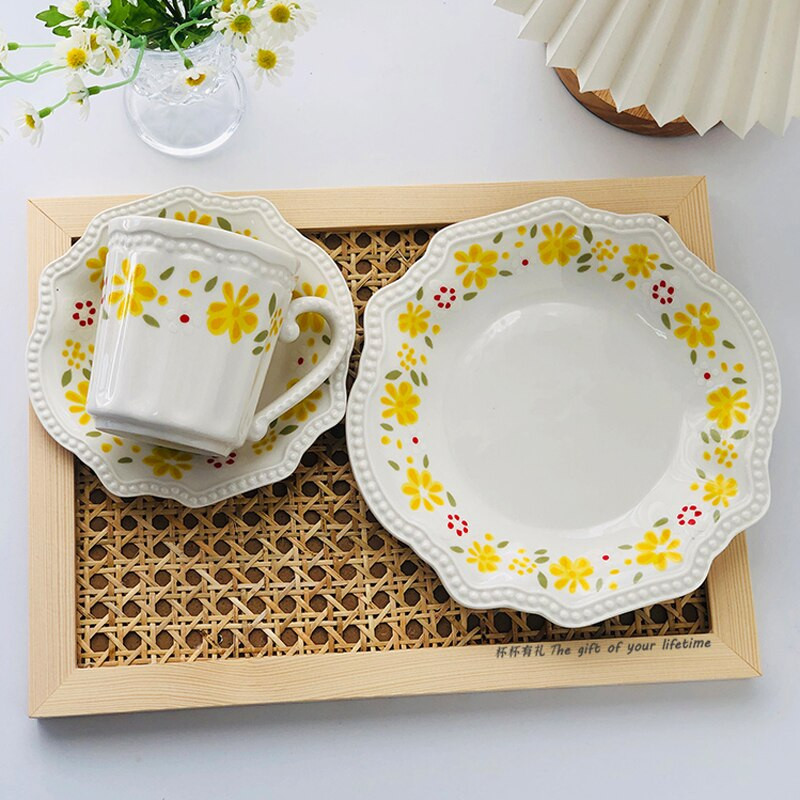 Ins French Fresh Little Flower Tea Cups and Saucers Porcelánové šálky na kávu Latte Cup Čajová súprava pre ženy Biely hrnček na kávu a tanier