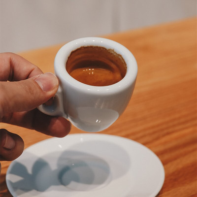 Tömör fehér mini kerámia kávés tea csésze és csészealj készlet Olasz tejeskávé eszpresszó kávé edények ivóeszközök kis cappuccino bögre