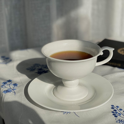 Bone China kohvikruus Käsitsi valmistatud keraamiline pokaal espressotassi ja alustassi komplektid Põhjamaade stiilis loomingulised puhasvalged pärastlõunatee kruusid