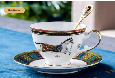 Hrnčeky na kávu, kráľovský kostný porcelán, cestovateľské umenie, maľba, keramické kreatívne šálky, sada lyžíc, darček, európsky luxusný tazas, kuchynská dekorácia