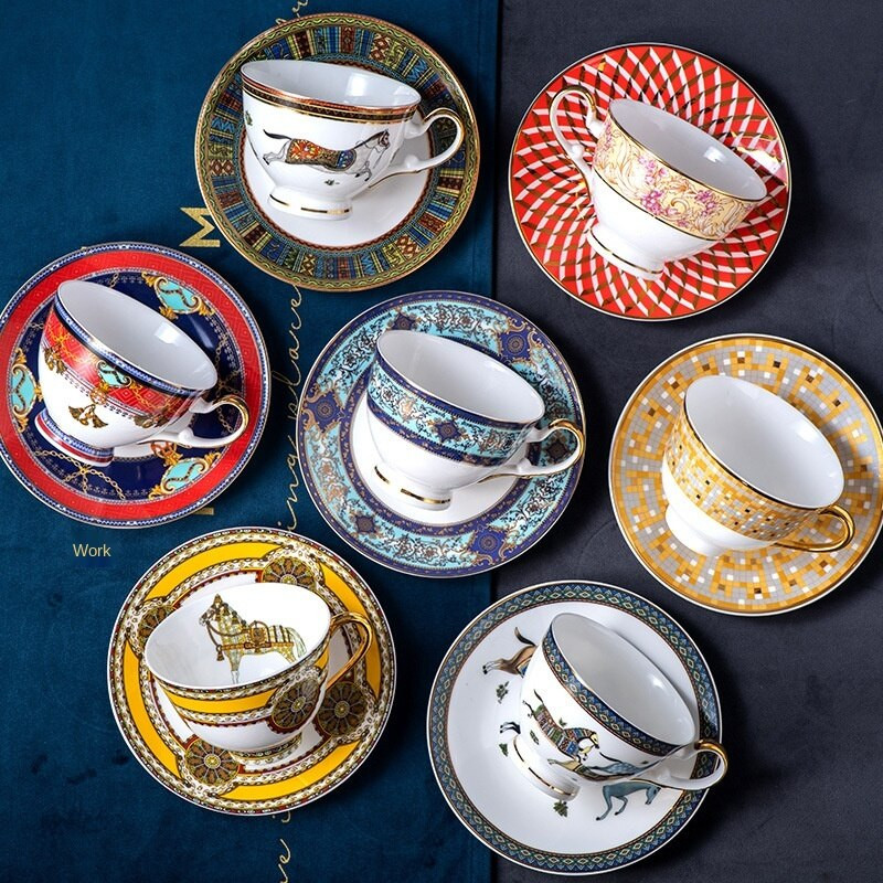 Hrnčeky na kávu, kráľovský kostný porcelán, cestovateľské umenie, maľba, keramické kreatívne šálky, sada lyžíc, darček, európsky luxusný tazas, kuchynská dekorácia
