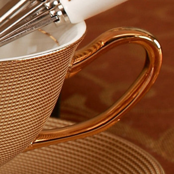 Златна луксозна керамична чаша и чинийка Кралски порцеланови обикновени сервизи за чай Модерен дизайн Чаши за кафе Tazas Para Cafe Кухненски прибори за напитки