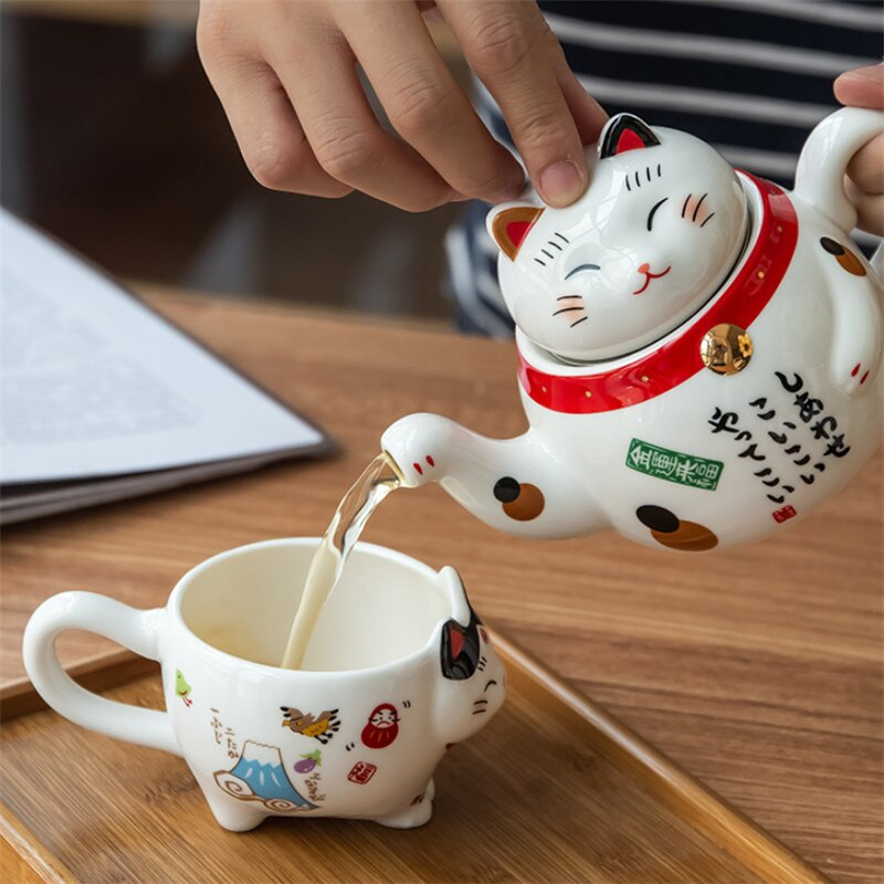 Aranyos japán Lucky Cat porcelán teáskészlet Kreatív Maneki Neko kerámia teáscsésze vízforraló szűrővel Irodai teáskanna vizes bögre