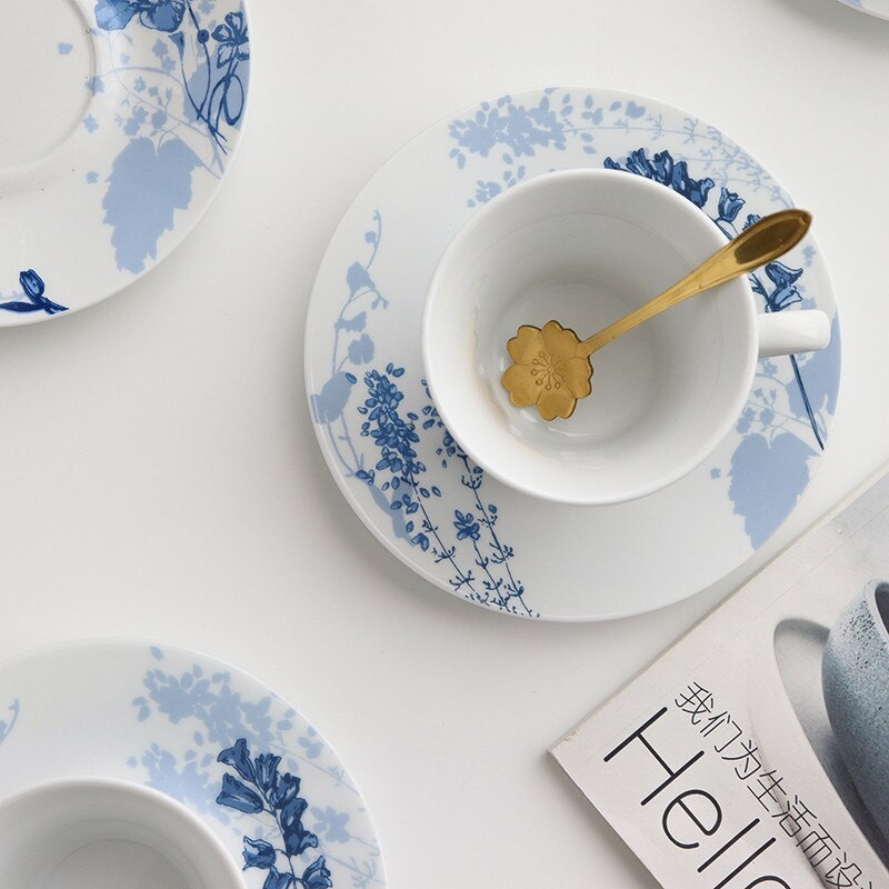 Francia virág, kék-fehér kávés csészealj készletek Porcelán délutáni teáscsészék otthoni irodai konyhához Kávé tea kellékek
