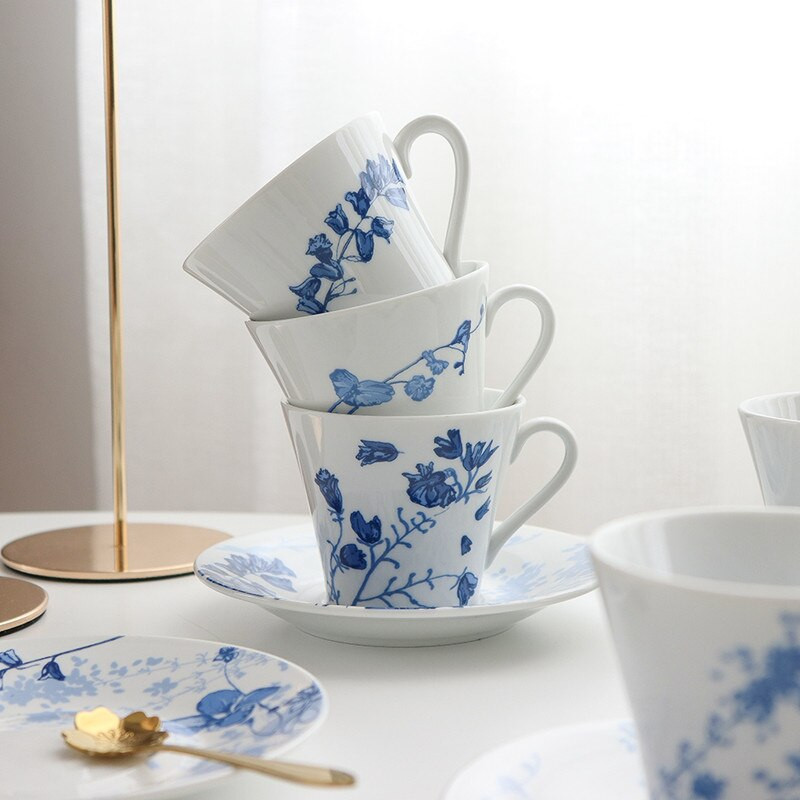Francia virág, kék-fehér kávés csészealj készletek Porcelán délutáni teáscsészék otthoni irodai konyhához Kávé tea kellékek