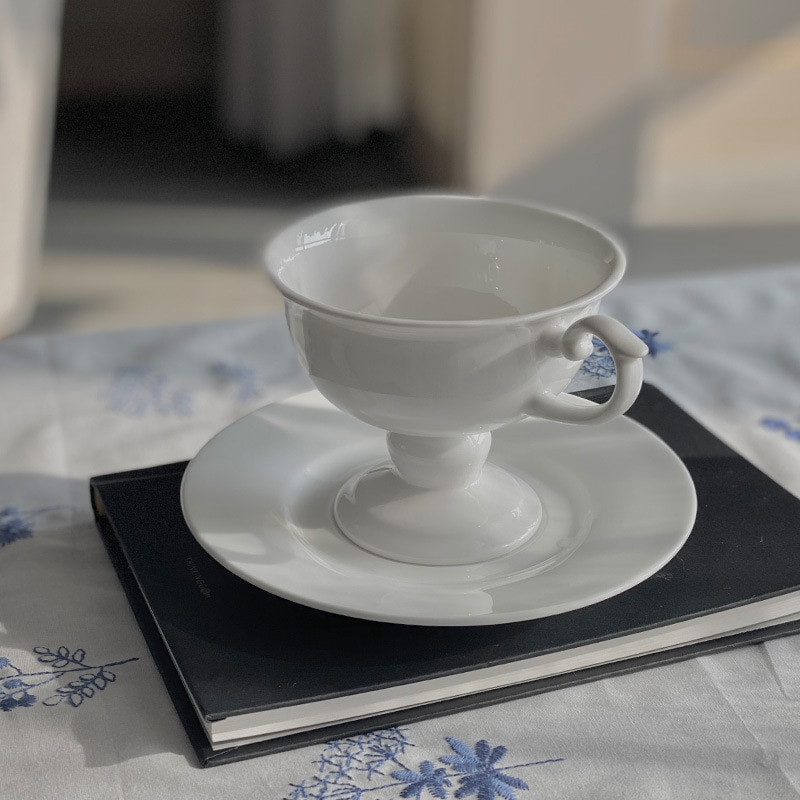 Bone China kávés bögre kézzel készített kerámia serleges eszpresszó csésze és csészealj készletek skandináv stílusú Kreatív tiszta fehér délutáni teás bögrék
