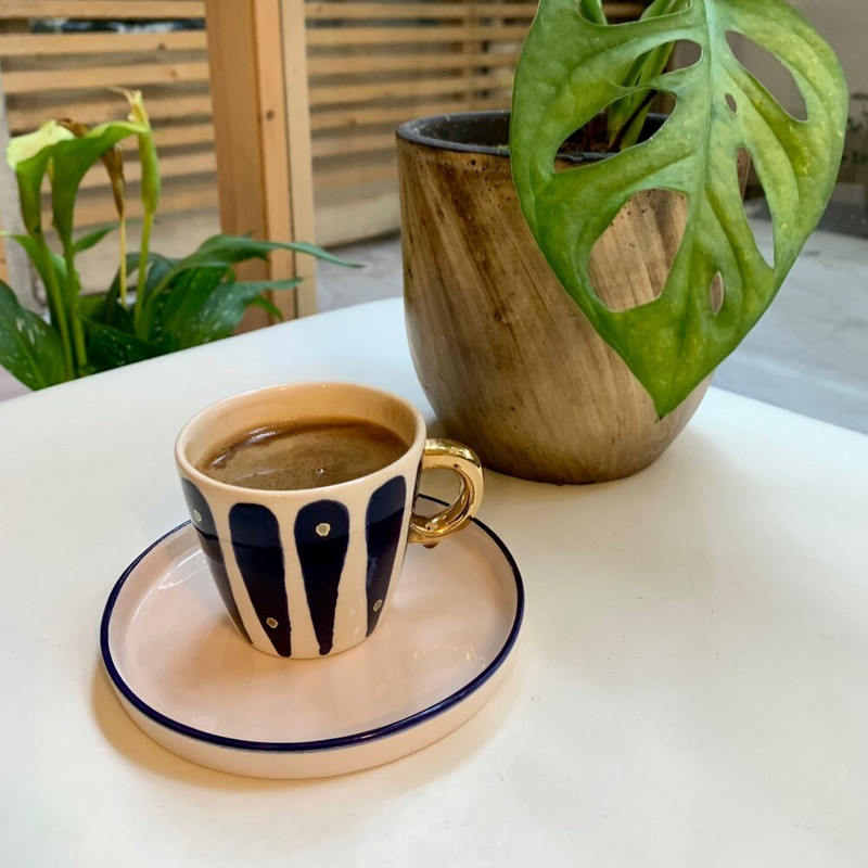 Kézzel készített kerámia csésze török kávé espresso csésze, arany részlettel egyedi készítésű egyszeri adag